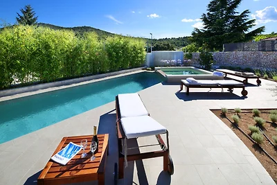 Luxuriöse Villa in Šibenik mit Pool