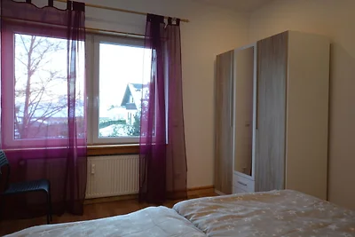Geräumiges Obergeschoss Apartment nahe Wald