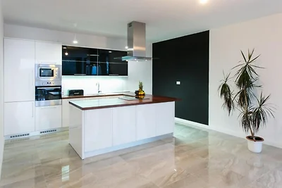 Villa Dupcic - Five-Bedroom Villa with Privat...