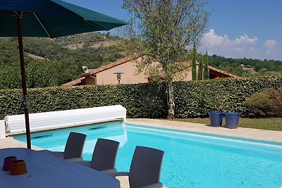 Moderne Villa in der Ardèche mit Schwimmbad