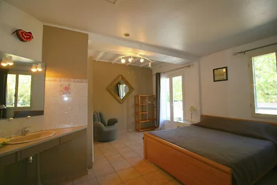 Moderna casa vacanze a Céreste con piscina