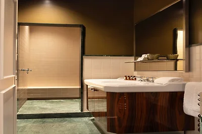 Palais Bourbon Hotel – Zimmer 31 – 4P –...