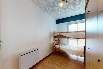 Der blaue Delphin mit Blick auf das Meer