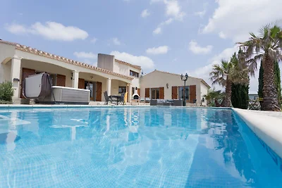 Villa moderna con piscina privata