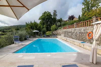 Agriturismo d'epoca con piscina, nei luoghi d...