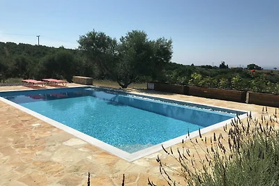 Moderne Villa mit pool in Kamaria Peloponnes