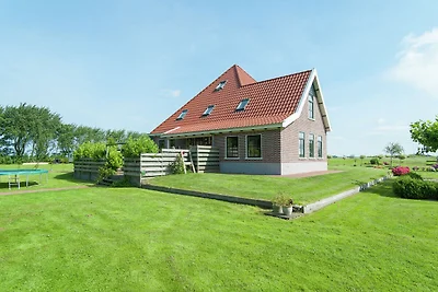 Modernes Ferienhaus mit Whirlpool in...