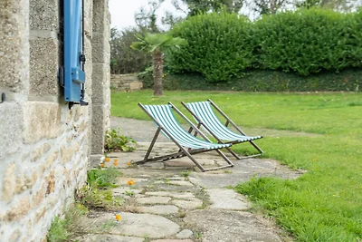 Vakantiehuis bij Lampaul Beach met tuin