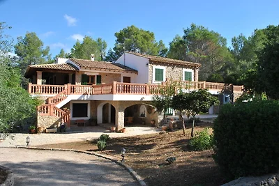 Spaziosa villa ad Alaró con piscina