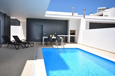 Moderne Villa mit eigenem Swimmingpool in...