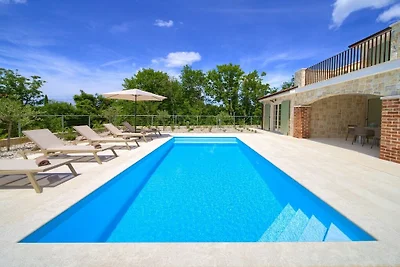 Adria mit beheiztem Pool