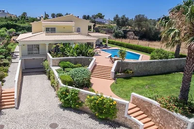 Villa in Alvor met zwembad