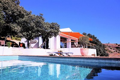 Moderne Villa in Moclinejo mit eigenem Pool