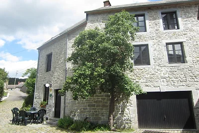 Vakantiehuis in Treignes met tuin