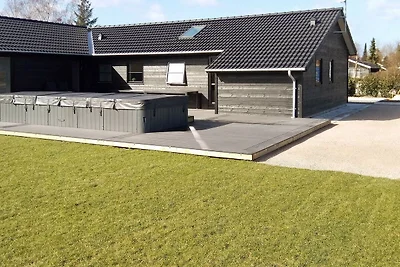 14 Personen Ferienhaus in Væggerløse