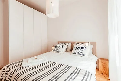 Modernes Apartment in Algés mit Terrasse