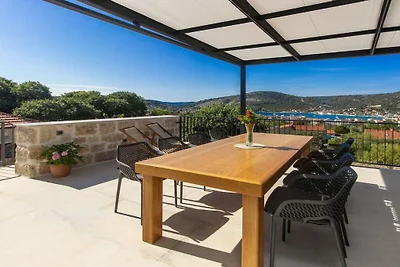 Villa in Vinišce mit Schwimmbecken