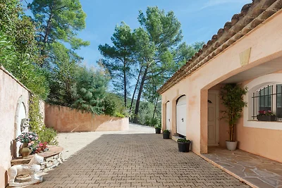 Spaziosa villa con piscina privata