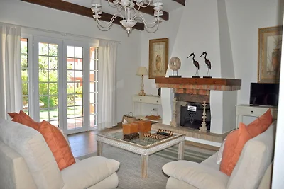 Villa in einer ruhigen Gegend mit privatem Po...