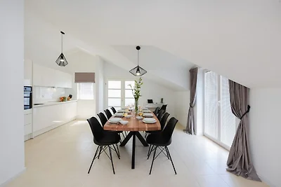 Moderne Villa in Nin mit Terrasse