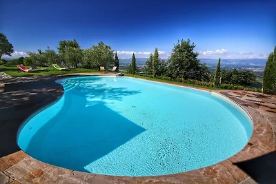 Maestosa casa colonica con piscina