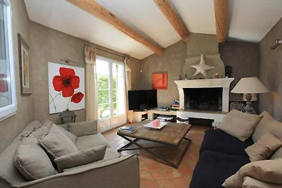 Ruim Provençaals huis met zwembad en tuin