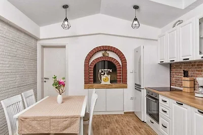 Hidden Gem Holiday Home with Pool in Kastel S...