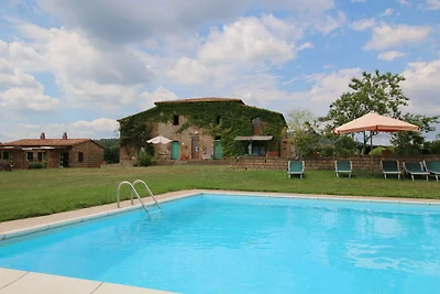Splendida casa colonica con piscina a Sorano