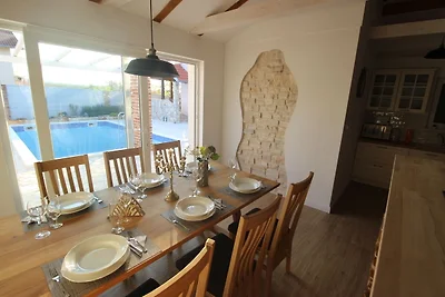 Villa con piscina privata e terrazza