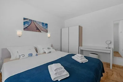 Two Bedroom Apartment With Terrace And Sea Vi...