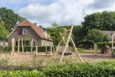 Casa con giardino in un villaggio vacanze.