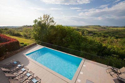 Charming detached villa with private pool and...