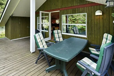 Afgelegen toevluchtsoord in de natuur -- By T...