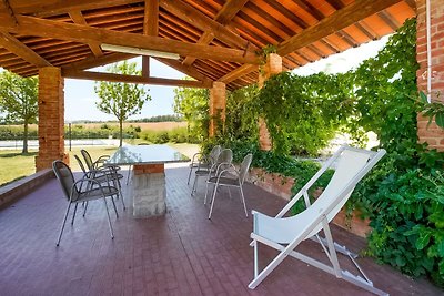 Alluring Holiday Home in Castiglione del Lago...
