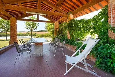 Allettante casa vacanze con piscina