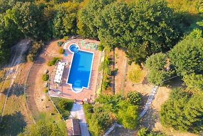 Casa di campagna con piscina a 700 metri