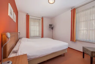 Strohgedeckte Villa mit Geschirrspüler, 2 km ...