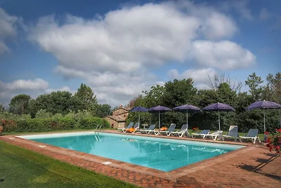 Comoda casa colonica a Proceno con piscina