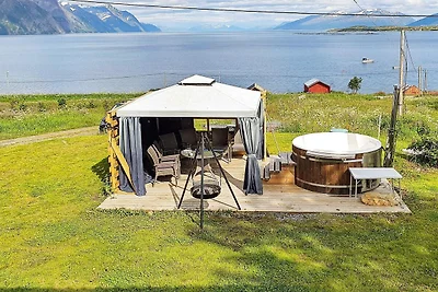 9 Personen Ferienhaus in Lyngseidet