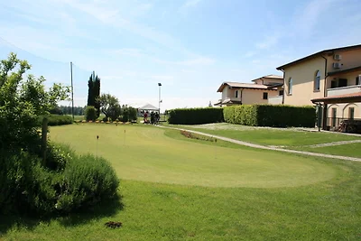 Appartamento panoramico a Salò con piscina