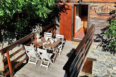 Chalet in den Alpen in der Nähe von Skipisten...