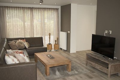 Luxuriöse Villa mit drei Badezimmern, 1 km vo...