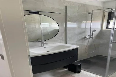 Grazioso apt con una camera da letto a Ugljan
