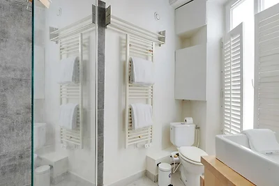 Geräumige Wohnung 2BR/4P – République