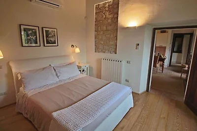 Moderna casa vacanze con piscina a Foligno