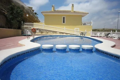 Malerisches Ferienhaus mit Pool