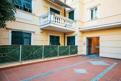 Art Apartment with Sea View