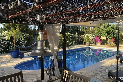 Ruhig gelegene Villa mit privatem Pool in...