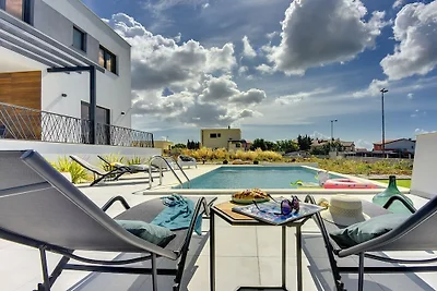 Villa in Pomer mit Schwimmbecken