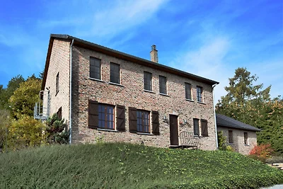 Freistehende Villa mit Fitnessraum und Sauna